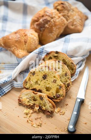 Torte di formaggio pasquale fatte in casa, flaounes. Cipro tradizionale Foto Stock