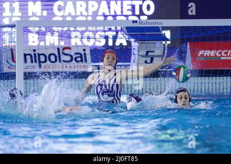 Roma, Italia. 18th Mar 2022. Carlotta Malara (Bogliasco 1951) durante il CSS Verona vs Bogliasco 1951, partita di waterpolo Italiana Donna Coppa Italia a Roma, Italia, Marzo 18 2022 Credit: Independent Photo Agency/Alamy Live News Foto Stock