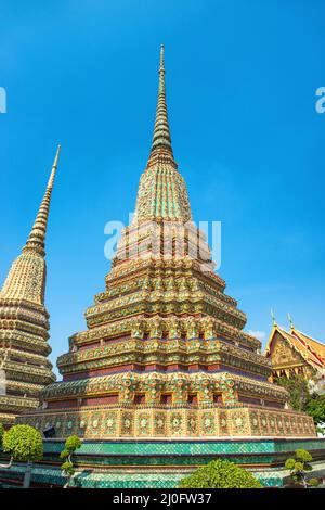 Panorama del Tempio del Buddha sdraiato o complesso Wat Pho a Bangkok Foto Stock