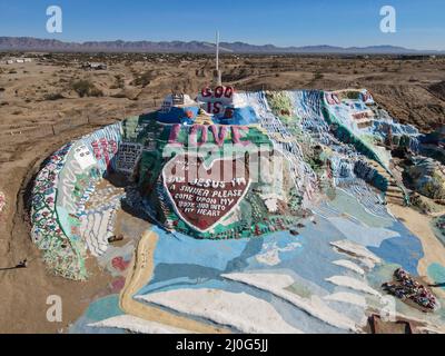 Vista aerea della montagna della salvezza, Dio è Amore. Niland, California Foto Stock