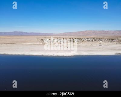 Vista aerea di Bombay Beach e del paesaggio marino di Salton della California meridionale in California Foto Stock