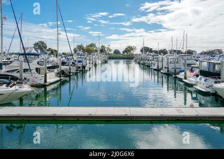 Barche ormeggiate a Embarcadero Marina Park North, San Diego. Foto Stock