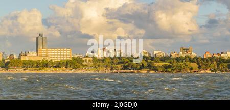 Waterfront scena costiera, Montevideo, Uruguay Foto Stock