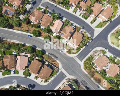 Vista aerea delle grandi ville di classe media nella valle di Carlsbad Foto Stock