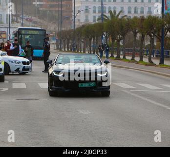 Nero Chevrolet Camaro SS convertibile lasciando la Gran Turismo 942 auto appassionato evento pubblico Sardinero Santander Cantabria Spagna Foto Stock