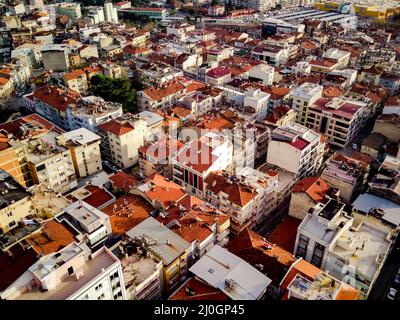 Fotografia aerea della capitale della provincia di Aydin - città di Aydin da alto punto di drone volare in giornata di sole in Turchia. aer incredibile Foto Stock