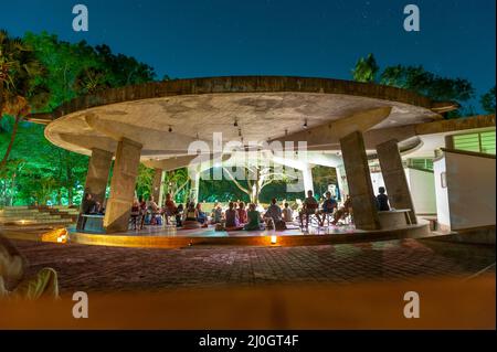 Auroville, India - Aprile 2016: Lo Sri Aurobindo World Center for Human Unity (SAWCHU) è uno spazio dedicato alla comunità per i suoi incontri. Foto Stock