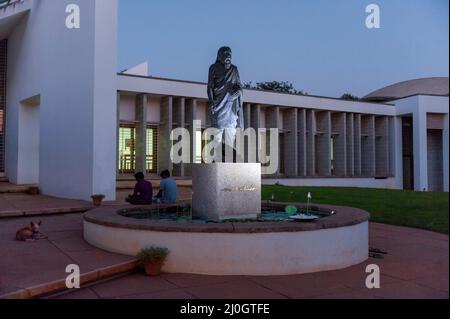 AUROVILLE, India - Aprile 2016: L'edificio Savitri Bhavan Foto Stock