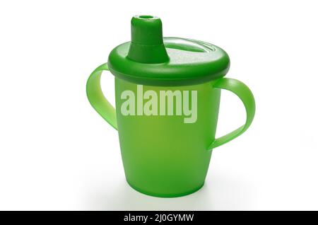 Tazza per bambini su sfondo bianco con ombre morbide Foto Stock