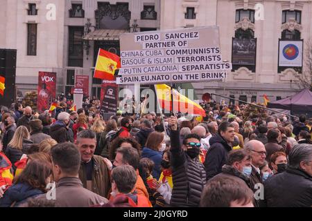 Madrid, Spagna. 19th Mar 2022. Il partito politico Vox con Santiago Abascal protesta nel centro di Madrid, sabato 19 marzo 2021 credito: CORDON PRESS / Alamy Live News Foto Stock