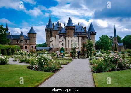 Castello di Haar Utrecht, vista del castello di De Haar in olandese Kasteel de Haar si trova a Utrecht Paesi Bassi gli edifici attuali Foto Stock