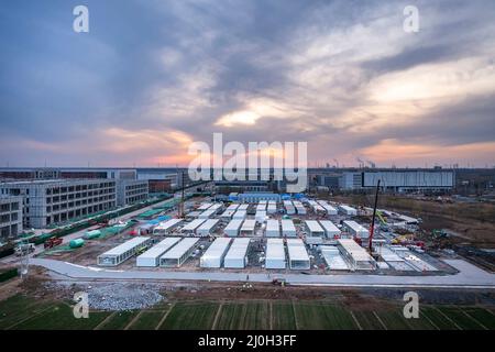 BINZHOU, CINA - 19 MARZO 2022 - Una foto aerea scattata il 19 marzo 2022 mostra l'isolamento del fangcanto in costruzione a Binzhou Economic and Techn Foto Stock