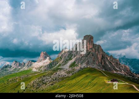 Vista panoramica sul monte Nuvolau nelle Dolomiti Foto Stock