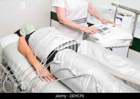 Terapia di pressione in salone cosmetico Foto Stock