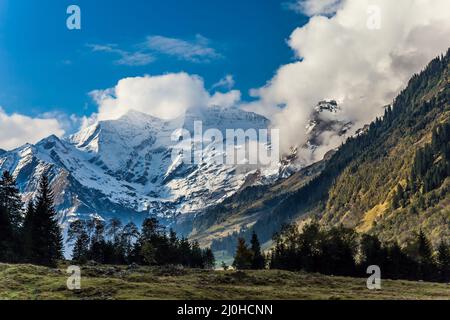 Splendida valle di montagna Foto Stock