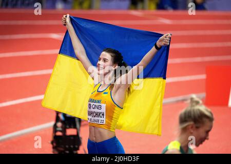 BELGRADO 20220319 Yaroslava Mahuchikh d'Ucraina celebra dopo aver vinto la finale Women's High Jump al World Athletics Indoor Championships di Belgrado, Serbia, 19 marzo 2022. Foto: Jessica Gow / TT Kod 10070 Foto Stock