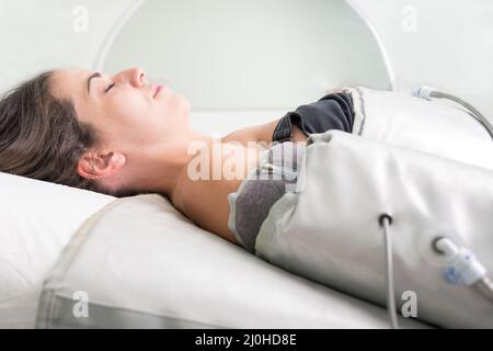 Terapia di pressione in salone cosmetico Foto Stock