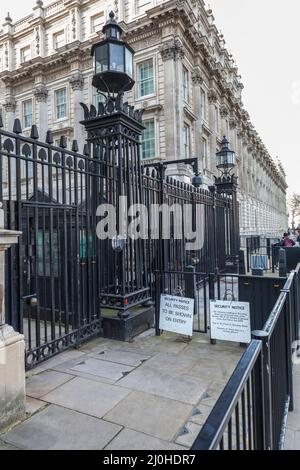 Angolo di Downing Street e Whitehall a Londra, Inghilterra, Regno Unito Foto Stock