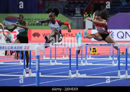 Belgrado, Serbia. 19th Mar 2022. Cyrena Samba-Mayela (C) di Francia e Ditaji Kambundji (R) di Svizzera gareggiano durante i 60m hurdles Heat delle donne al World Athletics Indoor Championships Belgrado 2022 a Stark Arena, Belgrado, Serbia, 19 marzo 2022. Credit: Zheng Huansong/Xinhua/Alamy Live News Foto Stock