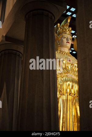 Statua alta 42 metri di Athena Parthenos al Partenone nel Centennial Park, Nashville, Tennessee. Foto Stock