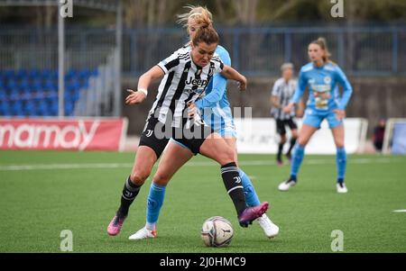 Napoli, Italia. 19th Mar 2022. Cristiana Ghirelli (10) Juventus Donne durante il Campionato Italiano di Calcio Lega A Donna 2021/2022 partita tra Napoli Femminile vs Juventus Donne allo stadio Arena Giuseppe piccolo di Cercola (NA), Italia, il 19 marzo 2022 Credit: Independent Photo Agency/Alamy Live News Foto Stock