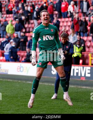 Il portiere di Charlton Athletic Craig MacGillivray celebra la prima partita della Sky Bet League alla Valley di Londra. Data foto: Sabato 19 marzo 2022. Foto Stock