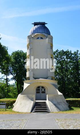 Einstein Tower nel Parco della Scienza sulla collina Telegrafenberg, Potsdam, Brandeburgo Foto Stock