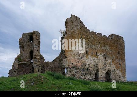 Vista delle rovine del castello a Toolse nel nord dell'Estonia Foto Stock