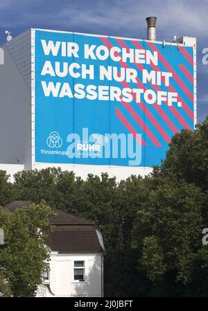 Grande poster Klimastahl presso lo stabilimento ThyssenKrupp Steel Europe di Bochum, Germania, Europa Foto Stock