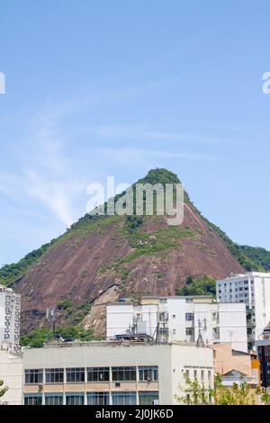 Punto di vista di Dona Marta, visto dal quartiere di Laranjeiras a Rio de Janeiro, Brasile. Foto Stock