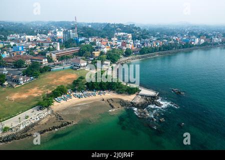 Vista aerea di Fisher Boats sulla spiaggia di Galle, Sri Lanka. Foto Stock