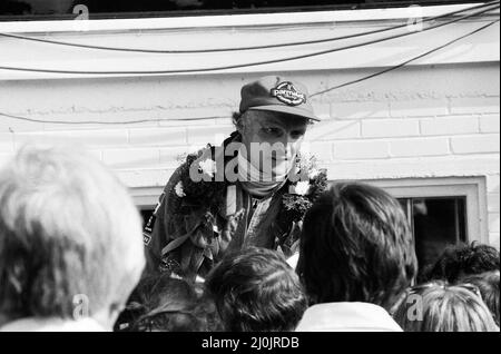 Niki Lauda, alla guida di una Marlboro-McLaren, vince il Gran Premio di Gran Bretagna a Brands Hatch. Lauda, campione del mondo nel 1975 e nel 1977, è salito al terzo posto nel campionato piloti, dietro Pironi e Watson. Didier Pironi è arrivato secondo a Brands e Patrick Tambay è terzo. Nella foto, vittoria per Niki Lauda. 18th luglio 1982. Foto Stock