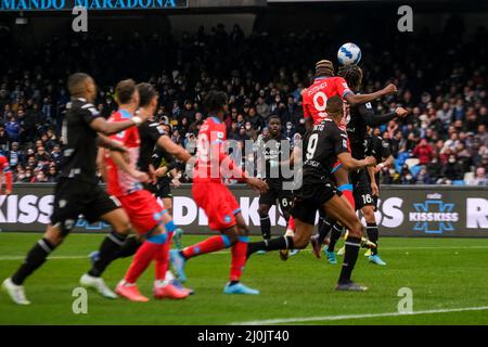 Victor Osimhen, lo attaccante nigeriano di SSC Napoli, segna contro udinese durante la Serie A una partita di calcio tra SSC Napoli e Udinese. Napoli ha vinto il 2-1 Foto Stock