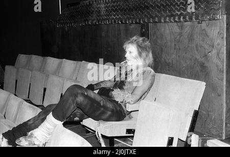 Membri del cast di Cats, musical basato su T. S. Eliot 1939 libro di poesia Old Possum's Book of Practical Cats, composto da Andrew Lloyd Webber, e in mostra al New London Theatre, (notte di apertura 11th maggio) Photocall Mercoledì 6th maggio 1981. Foto Stock