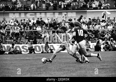 AZ Alkmaar / Ipswich Town in azione durante la partita a 2nd fasi della finale della Coppa UEFA allo Stadio Olimpico di Amsterdam, maggio 1981. Punteggio finale: AZ Alkmaar 4-2 Ipswich Città Ipswich Città con UEFA Cup 5-4 su aggregato. Foto Stock