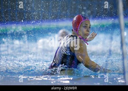 Roma, Italia. 19th Mar 2022. Fabiana Sparano (CSS Verona) durante SIS Roma vs CSS Verona, Italian Women's Coppa Italia waterpolo match a Roma, Italy, March 19 2022 Credit: Independent Photo Agency/Alamy Live News Foto Stock