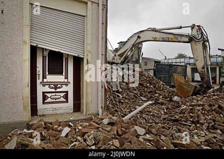 Disastro alluvione 2021, lavori di pulizia, Bad Neuenahr-Ahrweiler, Ahr Valley, Eifel, Germania, Europa Foto Stock