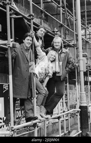 Il cast della commedia satira BBC 'Not the Nine o Clock News'. Da sinistra a destra ci sono: Griff Rhys Jones, Rowan Atkinson, Pamela Stephenson e Mel Smith. 20th ottobre 1980. Foto Stock