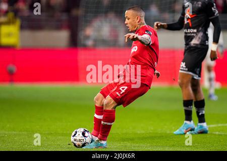 ANTWERPEN, BELGIO - 19 MARZO: Radja Nainggolan del Royal Antwerp FC durante la partita della Jupiler Pro League tra il Royal Antwerp FC e SV Zulte Worgem a Bosuilstadion il 19 marzo 2022 ad Antwerpen, Belgio (Foto di Joris Verwijst/Orange Pictures) Foto Stock