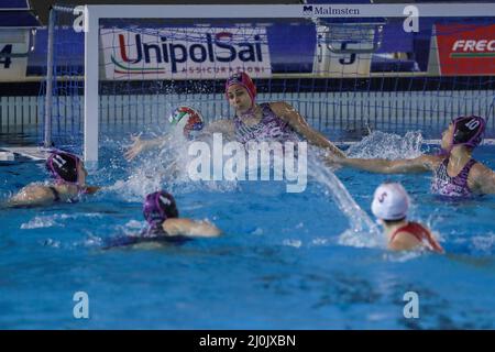 Roma, Italia. 19th Mar 2022. Fabiana Sparano (CSS Verona) durante SIS Roma vs CSS Verona, Italian Women's Coppa Italia waterpolo match a Roma, Italy, March 19 2022 Credit: Independent Photo Agency/Alamy Live News Foto Stock