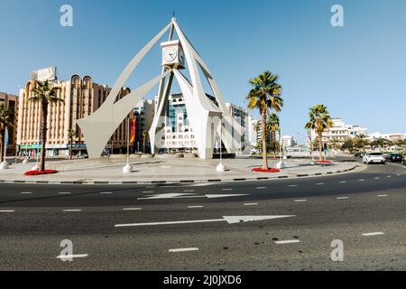La rotatoria della torre dell'orologio di Deira, un vecchio punto di riferimento di Dubai costruito nel 1965. Emirati Arabi Uniti. Medio Oriente. Foto Stock