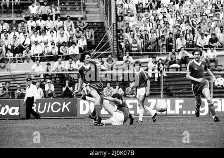 AZ Alkmaar / Ipswich Town in azione durante la partita a 2nd fasi della finale della Coppa UEFA allo Stadio Olimpico di Amsterdam, maggio 1981. Punteggio finale: AZ Alkmaar 4-2 Ipswich Città Ipswich Città con UEFA Cup 5-4 su aggregato. Foto Stock