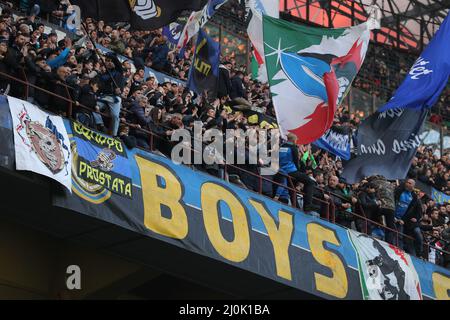 Milano, 19th marzo 2022. FC Internazionale tifosi durante la Serie A a a Giuseppe Meazza, Milano. Il credito d'immagine dovrebbe essere: Jonathan Moscrop / Sportimage Foto Stock