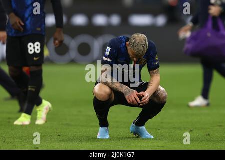 Milano, Italia. 19th Mar 2022. Federico Dimarco (FC Internazionale) reagisce durante Inter - FC Internazionale vs ACF Fiorentina, Campionato italiano di Calcio A a Milano, Italia, Marzo 19 2022 Credit: Independent Photo Agency/Alamy Live News Foto Stock