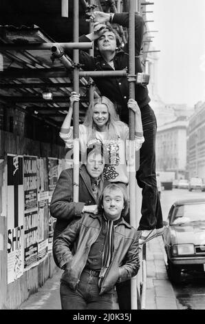 Il cast della commedia satira BBC 'Not the Nine o Clock News'. D'alto in basso sono: Rowan Atkinson, Pamela Stephenson, Griff Rhys Jones e Mel Smith. 20th ottobre 1980. Foto Stock