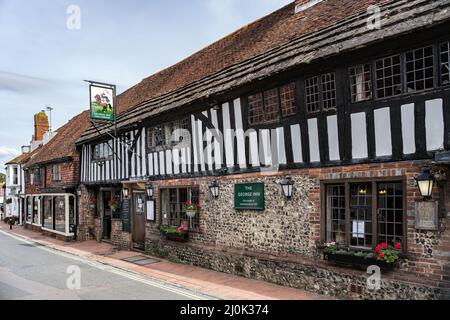 ALFRISTON, SUSSEX, Regno Unito - SETTEMBRE 13 : Vista del George Inn in Alfriston, East Sussex il 13 Settembre 2021 Foto Stock