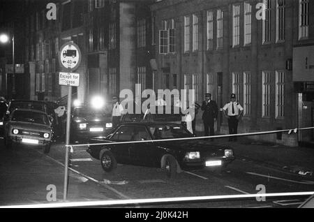 Crime Scene tentò di assassinare Shlomo Argov, l'ambasciatore israeliano nel Regno Unito, giovedì 3rd giugno 1982. La nostra foto mostra ... scena del crimine in cui Shlomo Argov è stato girato in testa come è entrato nella sua auto dopo un banchetto al Dorchester Hotel, a Park Lane, Londra. Argov non fu ucciso, ma fu gravemente ferito. Il tentativo di argov fu usato da Israele come base per la guerra del Libano del 1982. Foto Stock