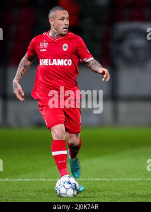 ANTWERPEN, BELGIO - 19 MARZO: Radja Nainggolan del Royal Antwerp FC durante la partita della Jupiler Pro League tra il Royal Antwerp FC e SV Zulte Worgem a Bosuilstadion il 19 marzo 2022 ad Antwerpen, Belgio (Foto di Joris Verwijst/Orange Pictures) Foto Stock