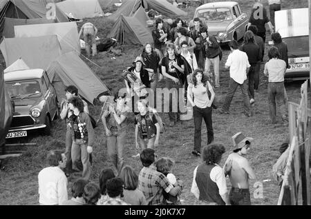 Festival Goers al National Rock Festival 20th, che si svolge dal 22nd al 24th agosto, a Richfield Avenue, Reading, agosto 1980. Foto Stock