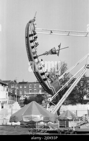 Scenes at Bembom Brothers White Knuckle Theme Park (precedentemente noto come Dreamland) a Margate, Kent. 5th aprile 1982. Foto Stock